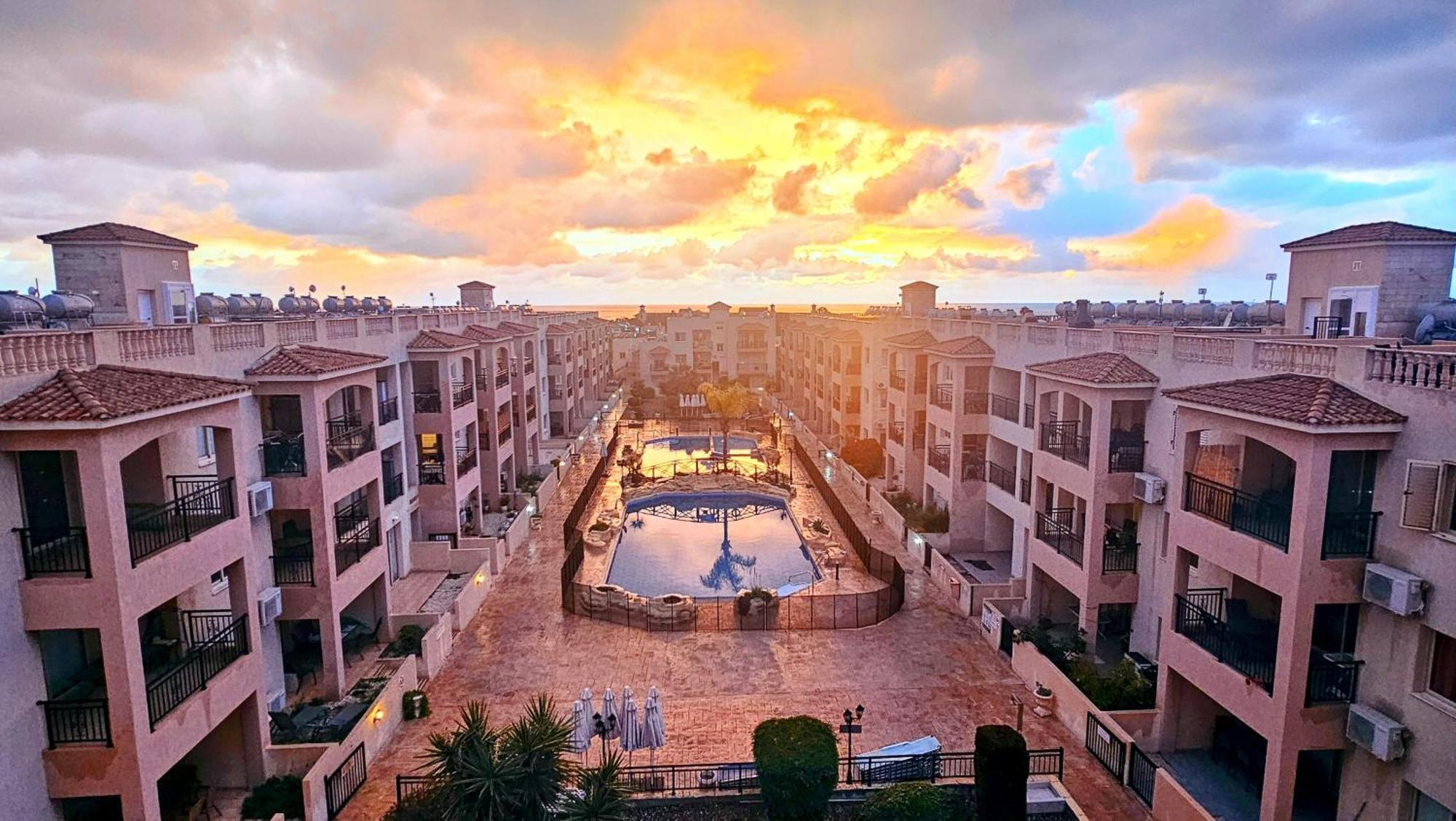 Royal-Seacrest Oasis, Pool-Side Leilighet Paphos Eksteriør bilde
