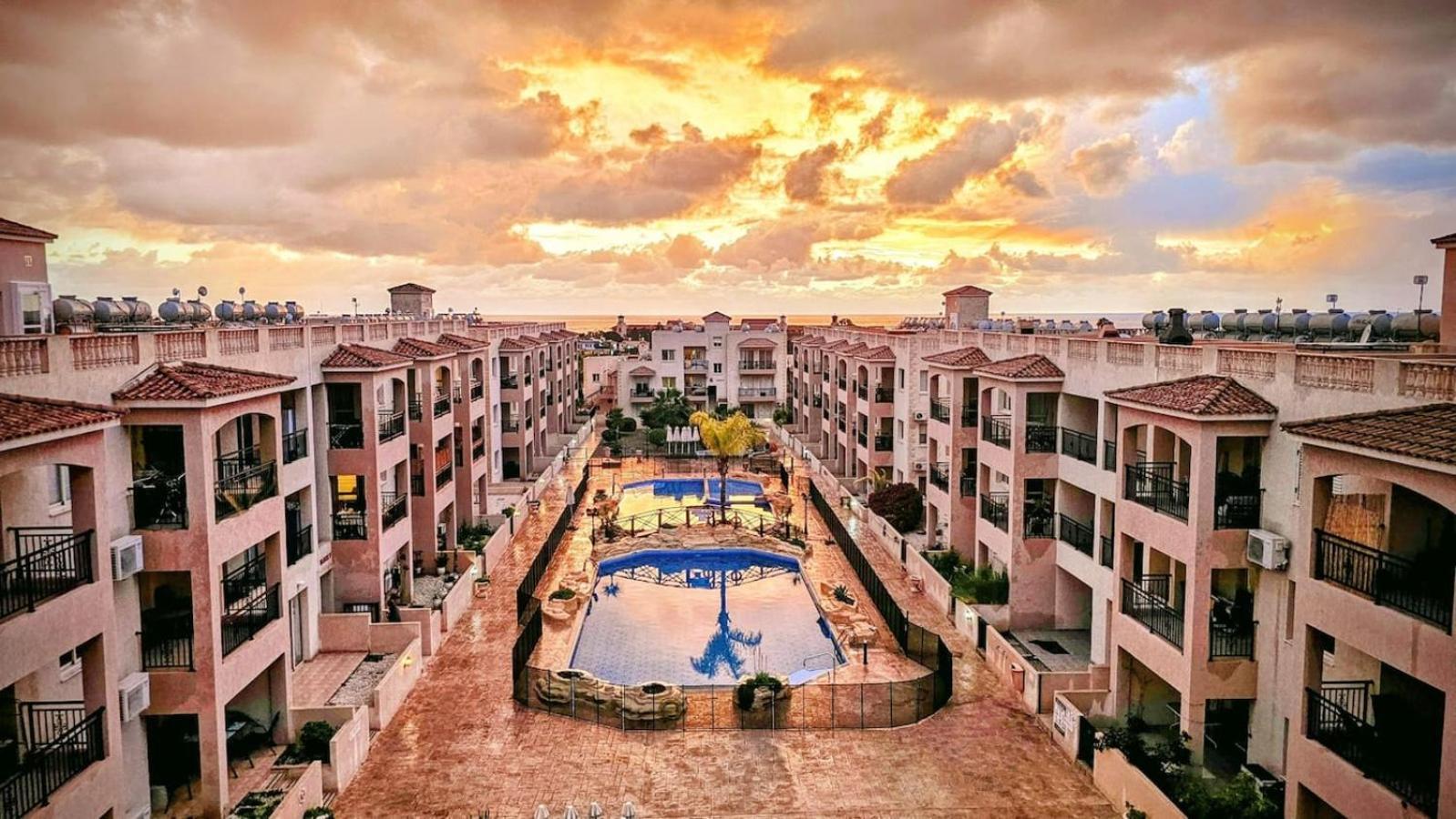 Royal-Seacrest Oasis, Pool-Side Leilighet Paphos Eksteriør bilde